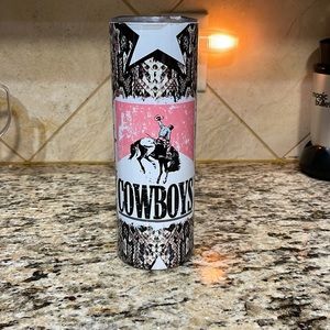 26oz tumbler. Got it from a boutique